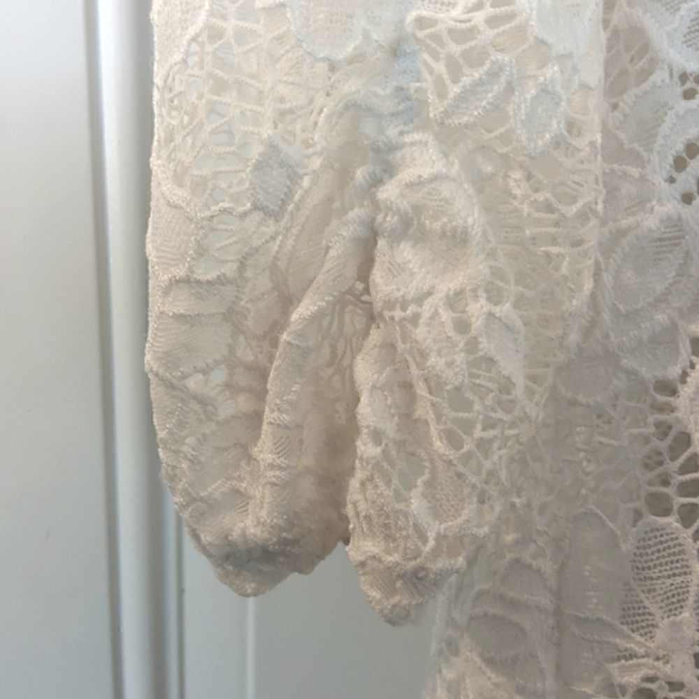 New Directions off-white fully lined lace 3/4 sleeve with ruching tunic - Picture 9 of 10